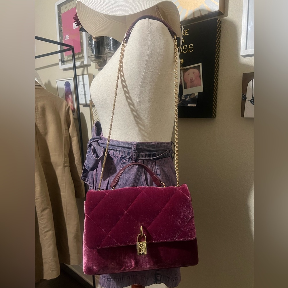 Steve Madden Viral Lock Burgundy Velvet Quilted Gold Chain Shoulder Bag NWT